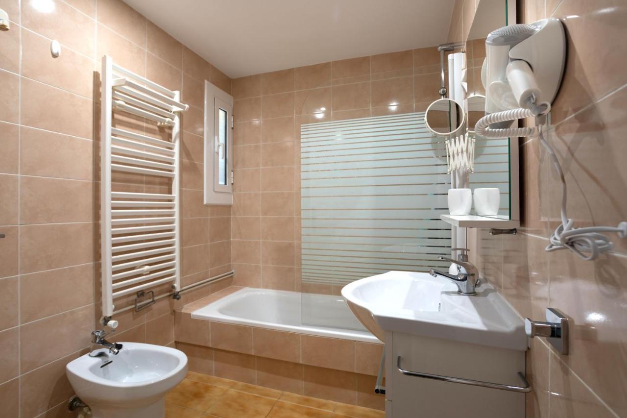 Bonita Casa Adosada Con Jardin Privado Y Piscina Comunitaria กาเลญา เด ปาลาฟรูเจล ภายนอก รูปภาพ